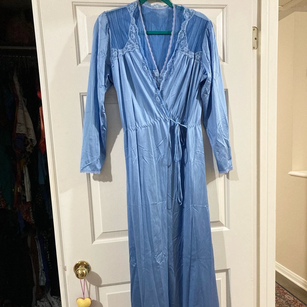 EUC vintage 2-piece stunning baby blue nightgown with cover up - Picture 3 of 11